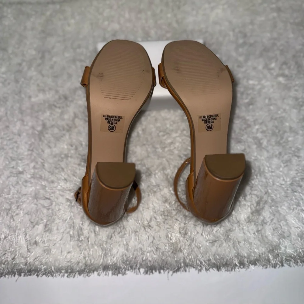 Y Not Womens Tan Patent Ankle Strap Block Heel‎ Sandals Size 9M